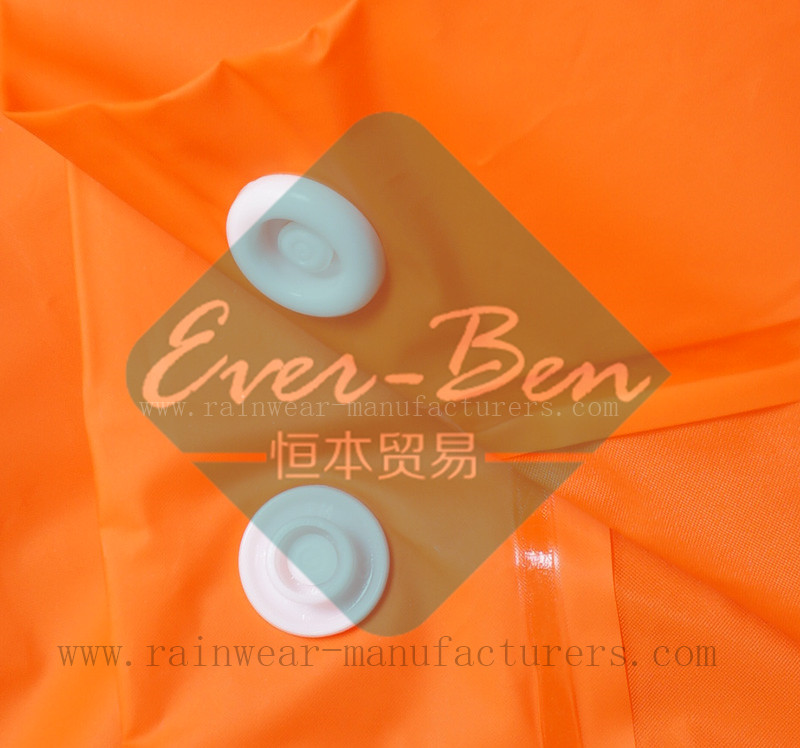 NFCL Bulk plastic rain poncho buttons